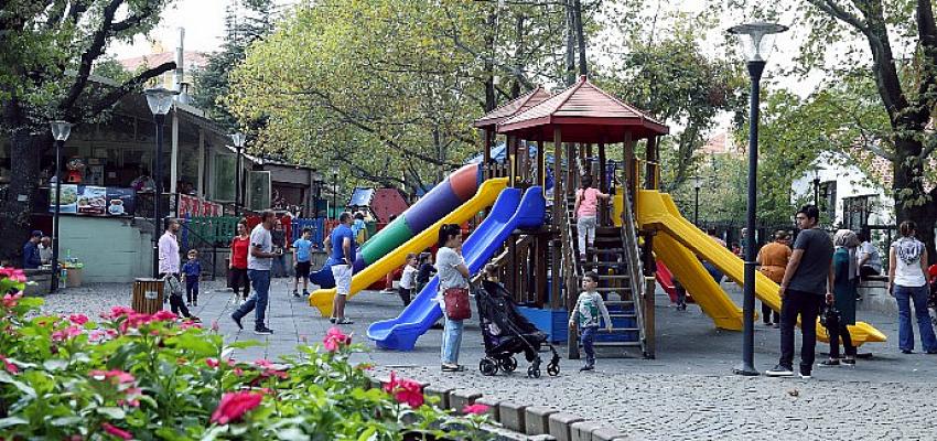 Çankaya Belediyesi 28 parkın eskimiş çocuk oyun alanlarını tamamen yeniliyor.