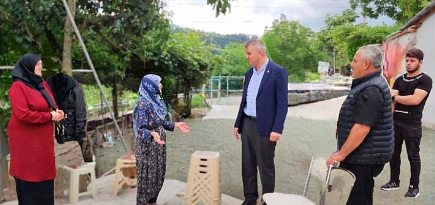 Gölcük Belediyesi sosyal hizmetlerde kullanmak için ekip hasat ettiği buğday