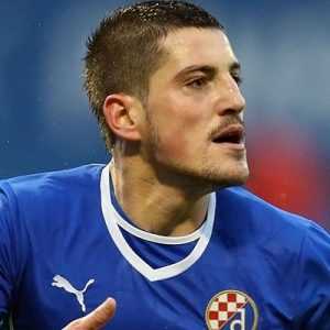 Dinamo Zagreb orta saha oyuncusu Arijan Ademi kendi sahalarında Arsenal’e