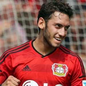 Katalan ekibi, Leverkusen’de forma giyen Hakan Çalhanoğlu’nu takibe aldı. FIFA’nın