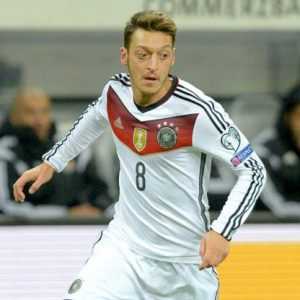 Özil, Almanya’nın EURO 2016 Elemeleri D Grubu’nda Gürcistan’ı 2-1 yendiği
