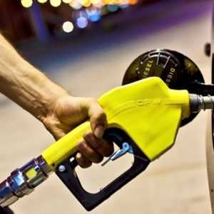 Benzinde 10 kuruş indirim yapıldı. Yeni tarife bugünden itibaren geçerli