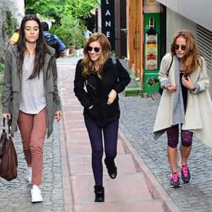 Üç kafadar Cansu Dere, Sinem Kobal ve Burçin Terzioğlu, Kuruçeşme’de