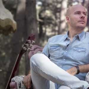  
EMRE YÜCELEN,  "İSTANBUL GİBİDİR AŞK" İSİMLİ SON 