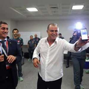 Fatih Terim, 3 dakika geç biten maçta Kazaklar, Letonya’yı yenince