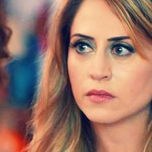 SELEN ÖZTÜRK
BU KEZ FAHİŞE ROLÜNDE