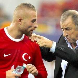 Fatih Terim, İzlanda karşısında galibiyet kazanılan maç esnasında kırmızı kart