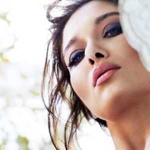 Oyuncu Nurgül Yeşilçay; sosyal medya hesabından enteresan paylaşımlarda bulunmaya devam