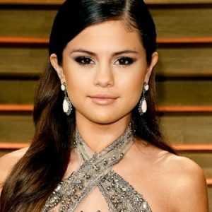 Selena Gomez, kendisine lupus hastalığı teşhisi konulduğunu ve bu yüzden