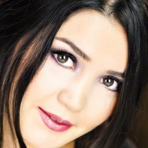 TÜRK HALK MÜZİĞİNE YENİ BİR İSİM ESRA ÖZTÜRK
