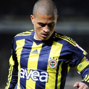 Fenerbahçe'nin eski kaptanı Alex de Souza, yakında yayınlanacak otobiografisinde, 2002