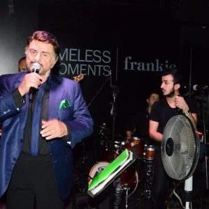 Türkiye’nin en iyi seslerinden biri olan Alpay, Nişantaşı’ndaki Frankie’de ‘Timeless