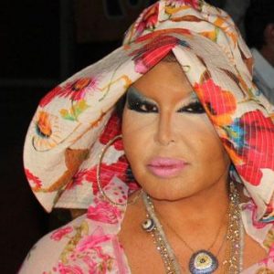 Diva Bülent Ersoy, önceki gün çıktığı alışverişte 20 bin lira