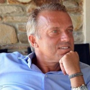 Cem Uzan'ın sosyal medyadan paylaştığı mesaj, şaşırttı.