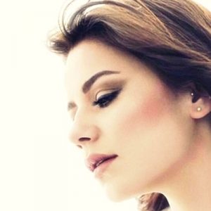 Merve Özbey Yaş Hikayesi adlı çıkardığı şarkıyla fenomen olurken Youtube'da
