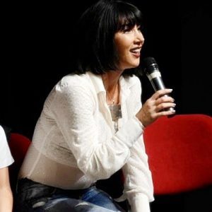 HANDE YENER ÖĞRENCİLERLE BULUŞTU