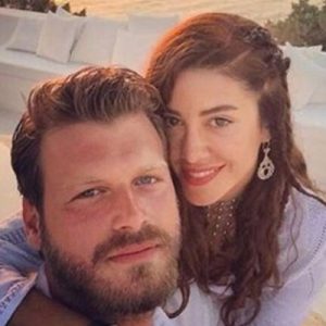 Kıvanç Tatlıtuğ'un sevgilisi ile çekildiği fotoğrafa kısa sürede yorum yağdı.