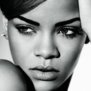 Rihanna'nın küvet fotoğrafı yeni akım başlattı