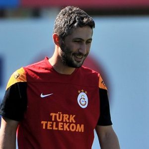 Galatasaraylı Sabri Sarıoğlu, Şişhane'de otel satın almak için kolları sıvadı.