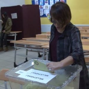 SEZEN AKSU ŞARKILARIYLA COŞTURDULAR