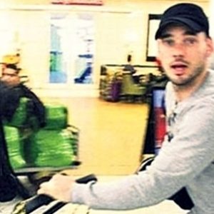 Ailesiyle yılbaşı tatili için ülkesine giden Wesley Sneijder, fotoğraflarını çeken