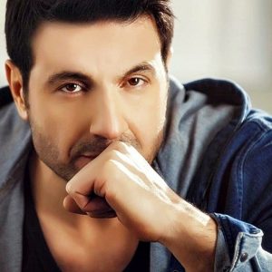 Şarkıcı Davut Güloğlu, bazı gazeteleri kendisini aşağıladıkları iddiasıyla şikâyet etti.
