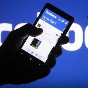 Facebook’ta dünden bu yana paylaşılan Facebook’un kullanım koşullarını değiştirmesi konulu