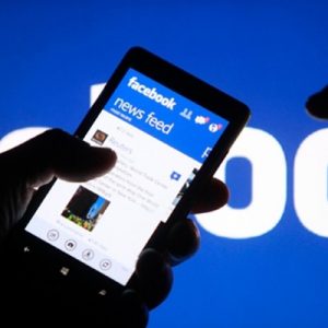 Sosyal medya devi Facebook yeni bir özelliğe imza atarak canlı