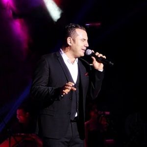 Ferhat Göçer, Bostancı Gösteri Merkezi’nde sevenleriyle buluştu. Sunar Medya organizasyonluğunda
