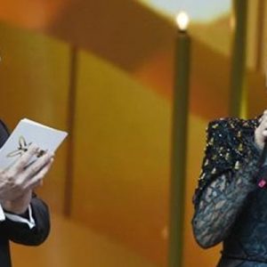 Altın Kelebek ödül töreninde Can Dündar’a selam yollayan Gülben Ergen,