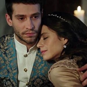 Muhteşem Yüzyıl Kösem son bölüme Beren Saat damgasını vurdu. Kösem