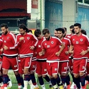 Mersin İdmanyurdu’nda futbolcular, alacakları ödenmediği gerekçesiyle Bursaspor deplasmanına gitmeme kararı