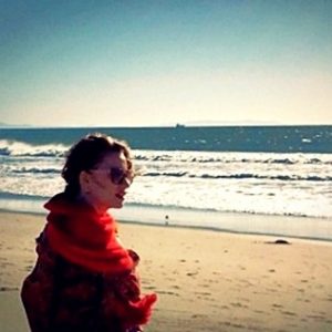 Medcezir dizisiyle akıllarda kalan ünlü oyuncu Serenay Sarıkaya, Kerem Bürsin