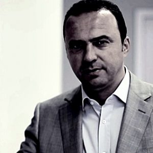 Emre Saygı’nın sosyal medya platformu Younow’dan canlı yayınlanan Türkiye’nin ilk