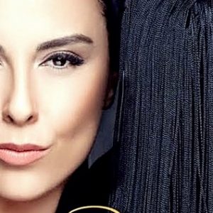 Ünlü sanatçı Aslı Hünel pop konseptinde şarkılara yer verdiği “Rengarenk”