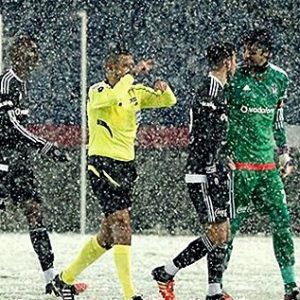 TFF’den yapılan açıklamada, ‘Maçların başlangıç saati beklenen yağış nedeniyle müsabakadan