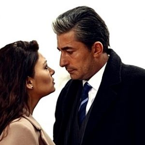 Partneri Erkan Petekkaya ile sorun yaşadığı konuşulan Nurgül Yeşilçay, arkadaşıyla