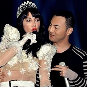 Hande Yener, önceki gün Kıbrıs’ta verdiği konserle kelimenin tam anlamıyla