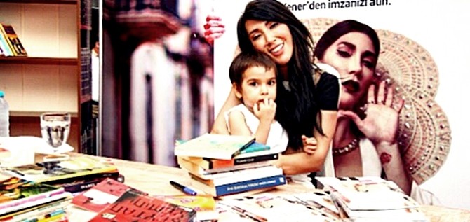 Hande Yener ve Demet Akalın eğitimde buluştu Demet Akalın’ın ardından Hande Yener de köy okullarına destek vermek
