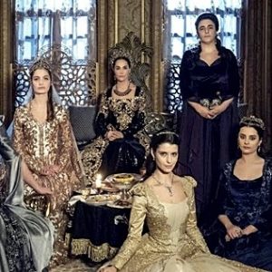 Muhteşem Yüzyıl Kösem dizisi oyuncuları ve set ekibi ile ilgili