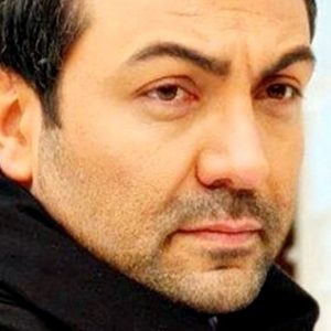 Ekranların ünlü ismi Saruhan Hünel’e Eda Sönmez’e şiddet uyguladığı gerekçesiyle