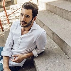 Yakışıklı oyuncu, “Yok, zatürre gibi bir şeydi ama geçti gitti.