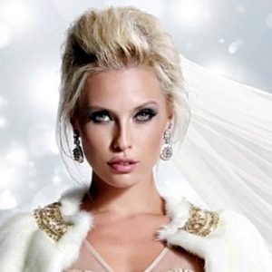 Serdar Ortaç’ın eşi Chloe Loughnan, Amerika yolcusu. ABD’nin önde gelen