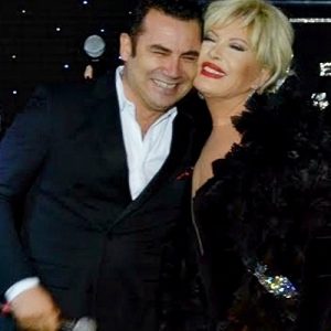 Ferhat Göçer’in Emel Sayın ile birlikte sahne aldığı BVS Group’a