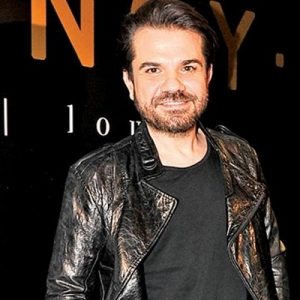 Kenan Doğulu, Agency Bistro&Lounge’deki partide sahne aldı. Gecede tüm gözler