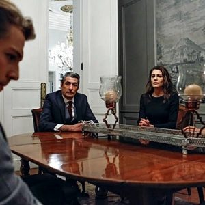 Başrollerini Erkan Petekkaya, Ebru Özkan ve Barış Falay’ın paylaştığı, senaryosu