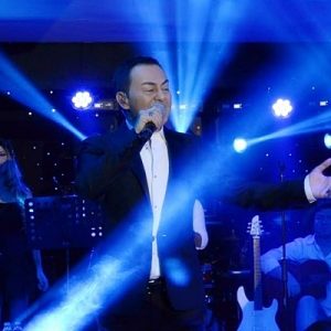 Türk pop müziğinin önemli isimlerinden olan Serdar Ortaç, “Hastalığım devam