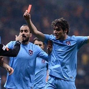 Galatasaray’ın Trabzonspor’u konuk ettiği olaylı karşılaşma sosyal medyayı salladı. Spor