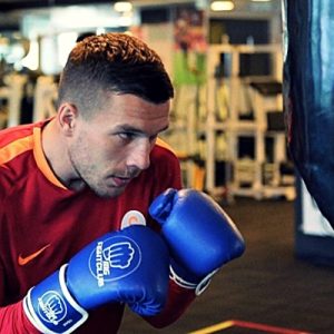 Galatasaray’ın Alman yıldızı Lukas Podolski, Fenerbahçe’nin Braga’ya elenmesi sonrası sosyal