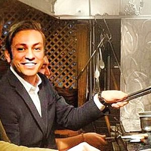 “Kiralık Aşk” dizisinin oyuncusu Barış Arduç, Günaydın Steakhouse’da ızgara başına